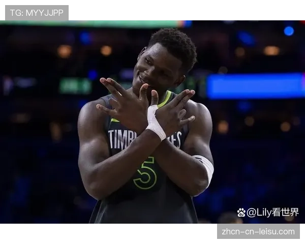 瞬间：爱德华兹追身封盖后怒吼，展现年轻核心的防守激情